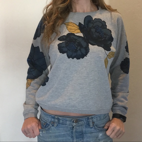 Yumi Tops - Yumi gray Floral cropped sweatshirt